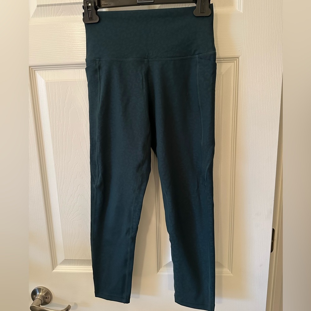 Senita Athletics Women’s 7/8 Leggings Teal Leopard Print Side Pockets Size M